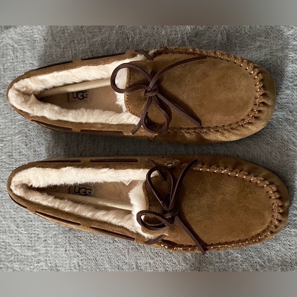 UGG Women's Dakota Moccasins - Picture 6 of 13
